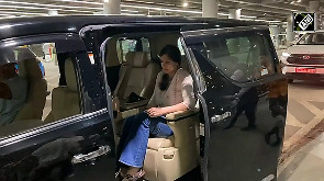Watch: Aamir Khan's girlfriend Gauri waits at Mumbai Airport to receive him