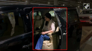 Watch: Aamir Khan's girlfriend Gauri waits at Mumbai Airport to receive him