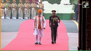 PM Modi inspects Guard of Honour at Red Fort on Independence Day