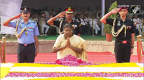 President Murmu pays tribute to Lal Bahadur Shastri at Vijay Ghat