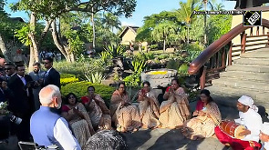 Indian Diaspora welcomes PM Modi with Bhojpuri folk music in Mauritius