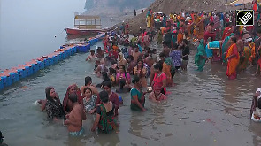 Bhai Dooj: Devotees Take Holy Dip at Balua Ghat in Prayagraj