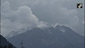 Sonamarg's upper reaches witness season's first snowfall