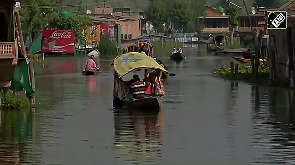 Tourists flock to Srinagar despite Pahalgam terror attack