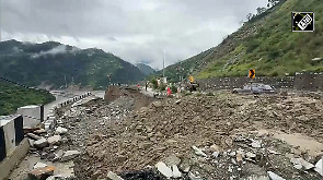 Heavy rainfall triggers landslide on Mandi-Kullu National Highway