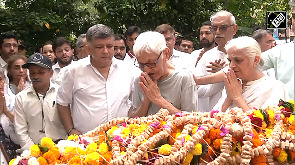 A'bad Plane Crash: Capt Sabharwal's grieving 80-yr-old father pays final tribute