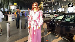 Urvashi Rautela Stuns in Effortless Pink Glam at Mumbai Airport