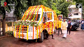 Family, friends attend late actor Dheeraj Kumar's funeral