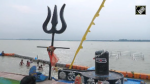 Kanwar Yatra: Devotees collect holy water from Dashashwamedh Ghat