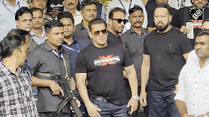 Salman Arrives in Ultimate Swag Mode at Airport