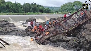 Pune bridge collapse: 4 killed, 40 rescued