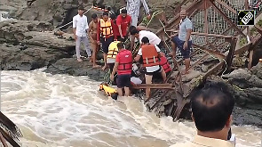 Pune bridge collapse: 4 killed, 40 rescued