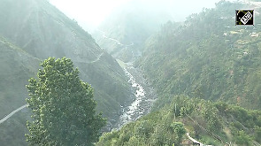 LATEST VISUALS: Chenab river runs dry near Pakistan