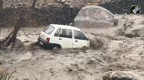 Heavy rains, flash floods wreak havoc in Kullu, several vehicles washed away