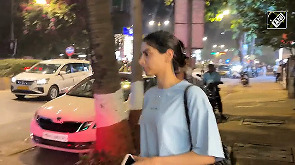 Khushi Kapoor's Heartwarming Gesture Wins Hearts!