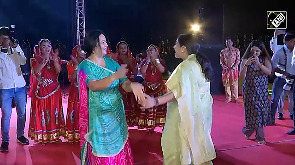 Delhi CM Rekha Gupta, LG VK Saxena join dandiya celebrations