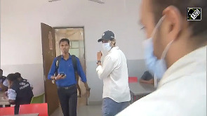Dino Morea avoids cameras as he visits EOW for questioning in Mithi River case