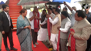 Vice President Dhankhar's sweet gesture wins hearts at Goa Airport
