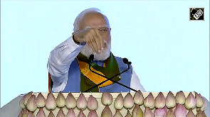 PM Modi appreciates placards from two young girls at South India Natural Farming Summit