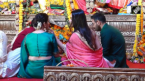 Kajol, Ajay Devgn perform Durga Puja