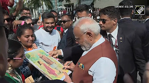 PM Modi receives rousing welcome from Indian Diaspora in Ghana