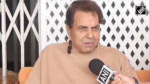 'Budha nahi hoon, Jawan hoon', Dharmendra hails Yoga's power