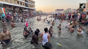 Devotees take holy dip in Godavari in Nashik on Mahashivratri