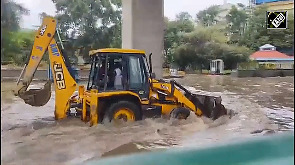 Overnight rain floods Bengaluru roads