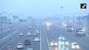 Smog chokes Delhi-NCR as AQI stays in Very Poor range, visibility low near Akshardham