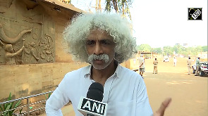 Makarand Deshpande leads protest against Pahalgam terror attack