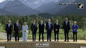 World leaders pose for G7 group photo in Canada