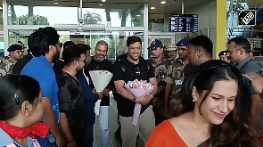 Dhoni's new look leaves fans swooning