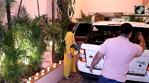 Kareena, Saif arrive at Sonam Kapoor's birthday celebration