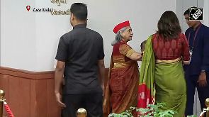 Jaya Bachchan, Priyanka Gandhi cast votes for Vice Presidential Polls