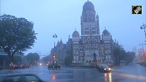 Heavy rains lash Mumbai