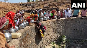 How women in Nashik risk their lives to get water from well