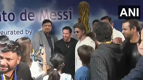 Shah Rukh Khan and AbRam meet Lionel Messi 