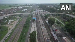 SEE: Rudrastra- India's longest freight train with 354 wagons, 7 engines