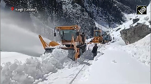 BRO conducts snow clearance operation at Zojila Pass