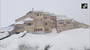 Gulmarg transforms into winter paradise after fresh spell of snowfall