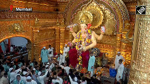 Devotees Throng Mumbai's Lalbaugcha Raja for Ganesh Darshan