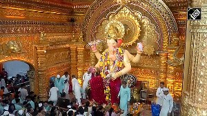 Devotees Throng Mumbai's Lalbaugcha Raja for Ganesh Darshan