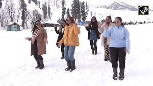 Winter wonderland Gulmarg attracts tourists amid snowfall