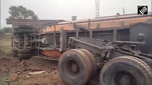 9 killed in truck-van collision in MP's Jhabua