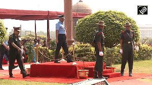 Air Marshal Ashutosh Dixit takes over as new CISC, receives tri service guard of honour