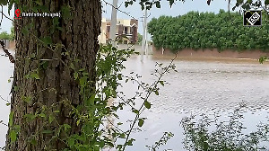 Water enters hundreds of houses after Canal breaks down in Bathinda