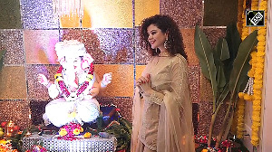 Palak Muchhal Mesmerizes with Soulful Ganesh Aarti at Ganesh Chaturthi Festivities