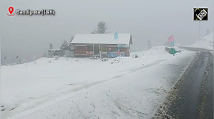 Razdan Top in Kashmir receives first Snowfall