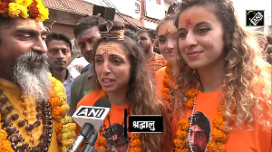 Foreign devotees recite 'Shiv Tandav Stotram' in Varanasi 