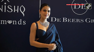 Fatima Sana Shaikh looks stunning in Saree